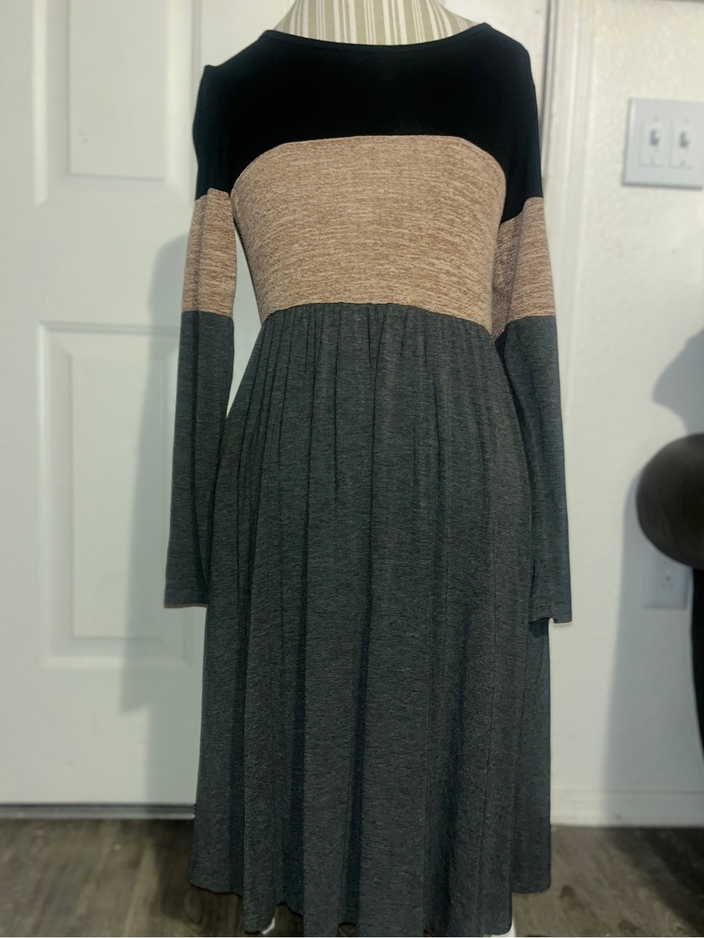 Bearsland Black, Beige & Charcoal Colorblock Long-Sleeve Midi Dress
